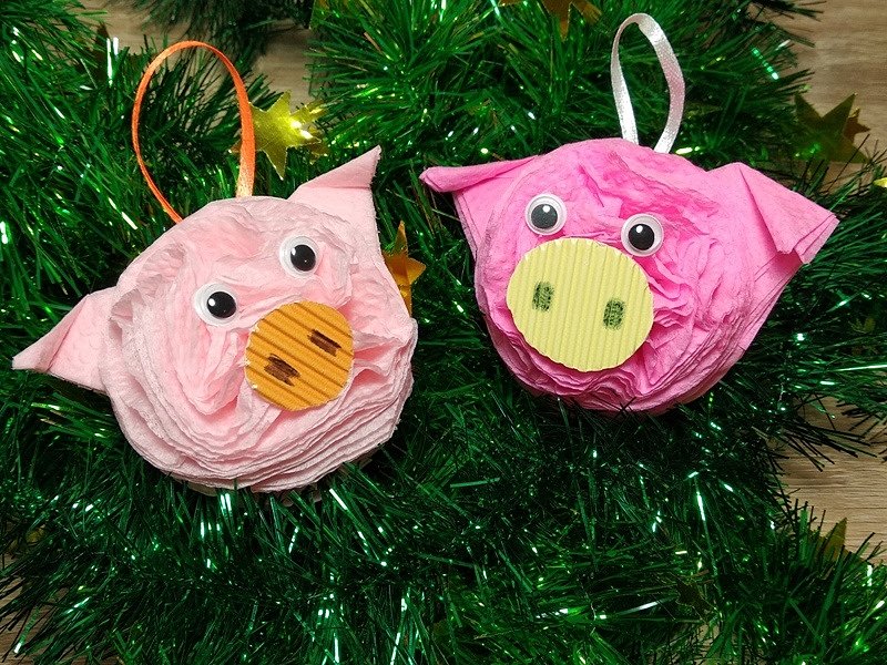 napkin pig on the tree