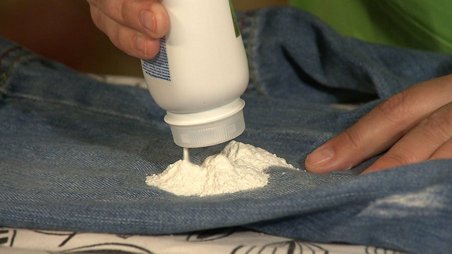 talcum powder for greasy stains