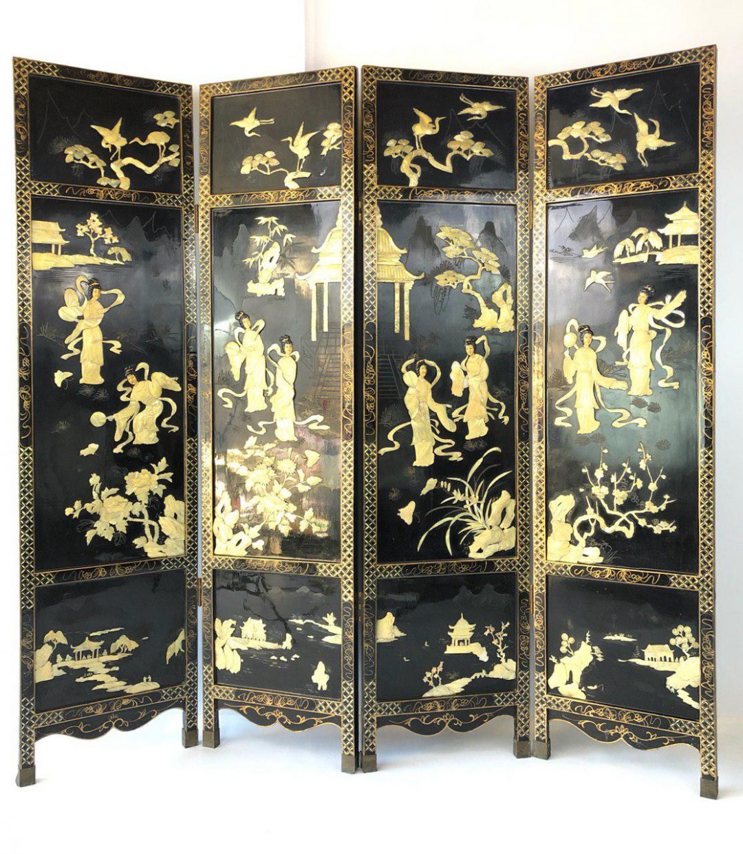 Japanese-style screen with drawings