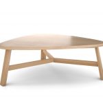 table triangulaire en bois