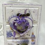 decoupage komoda s lila uzorkom