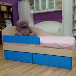 baby bed with bumpers photo