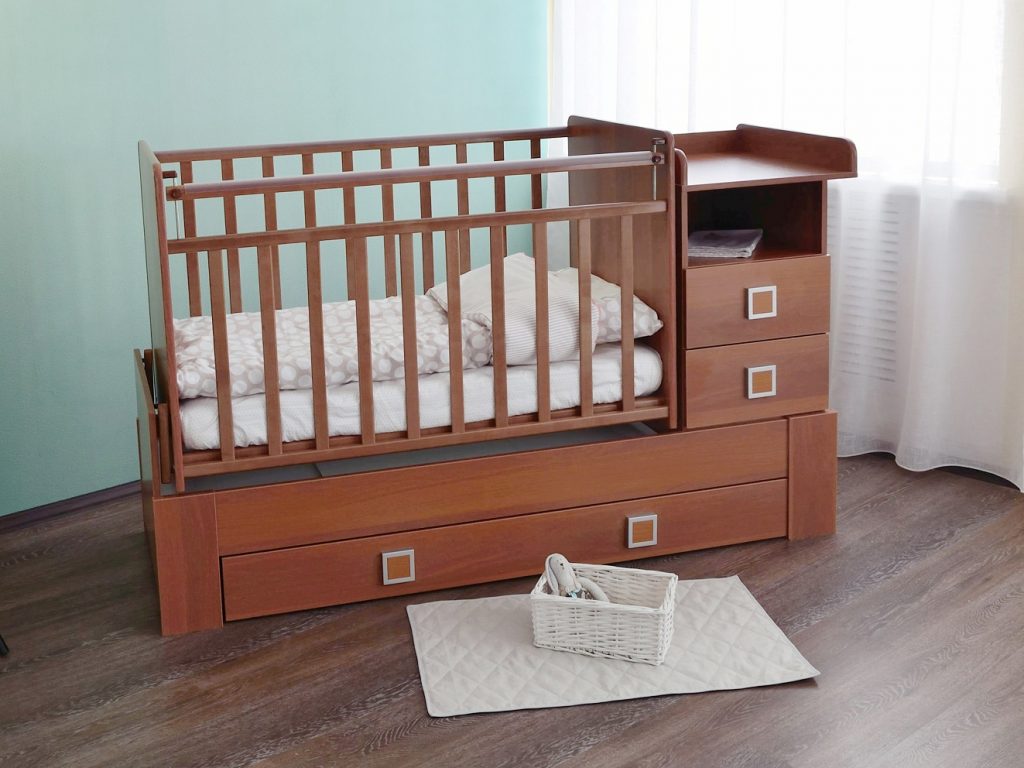 collection of baby cot pendulum