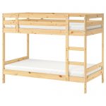 Lit Ikea en bois clair