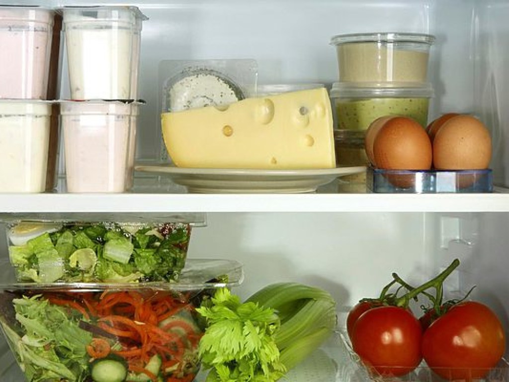 storing vegetables and fruits in the refrigerator