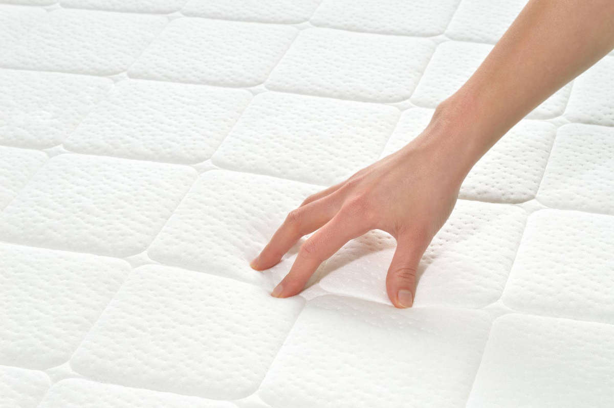 how to quickly clean a mattress