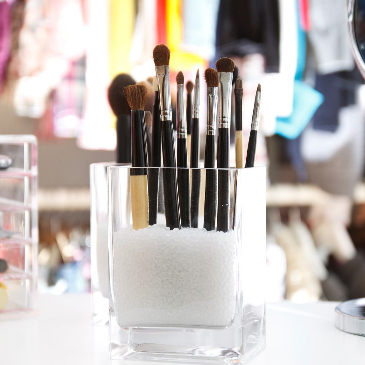 storage of brushes for make-up