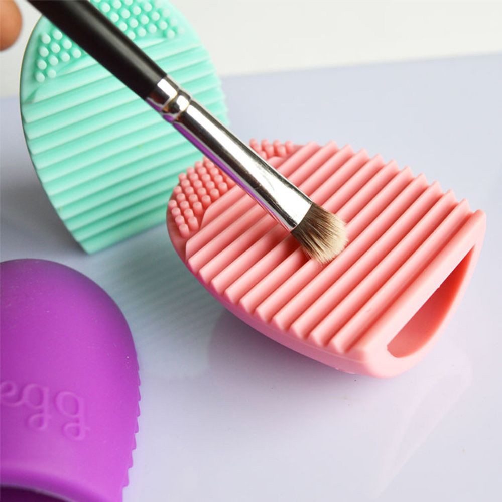 deep cleaning makeup brush