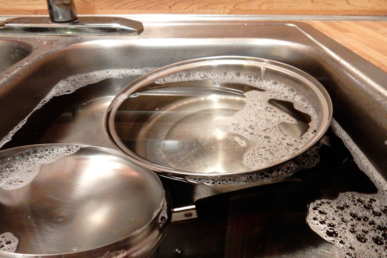 cleaning the pan with salt