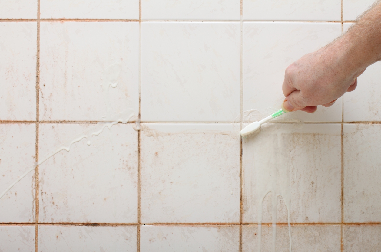 the use of folk remedies for cleaning