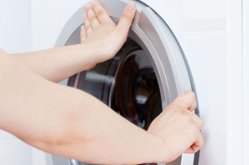 how to open the door of the washing machine