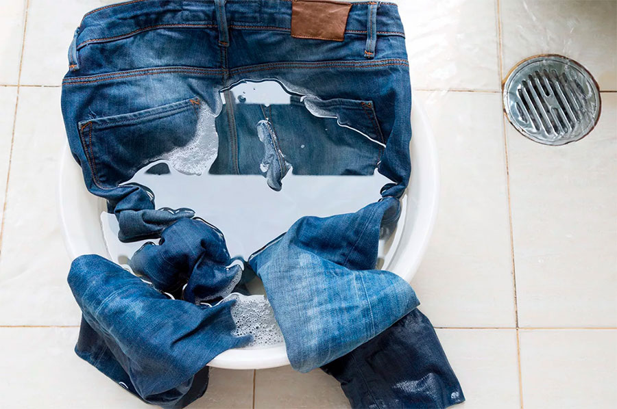 washing jeans from oil