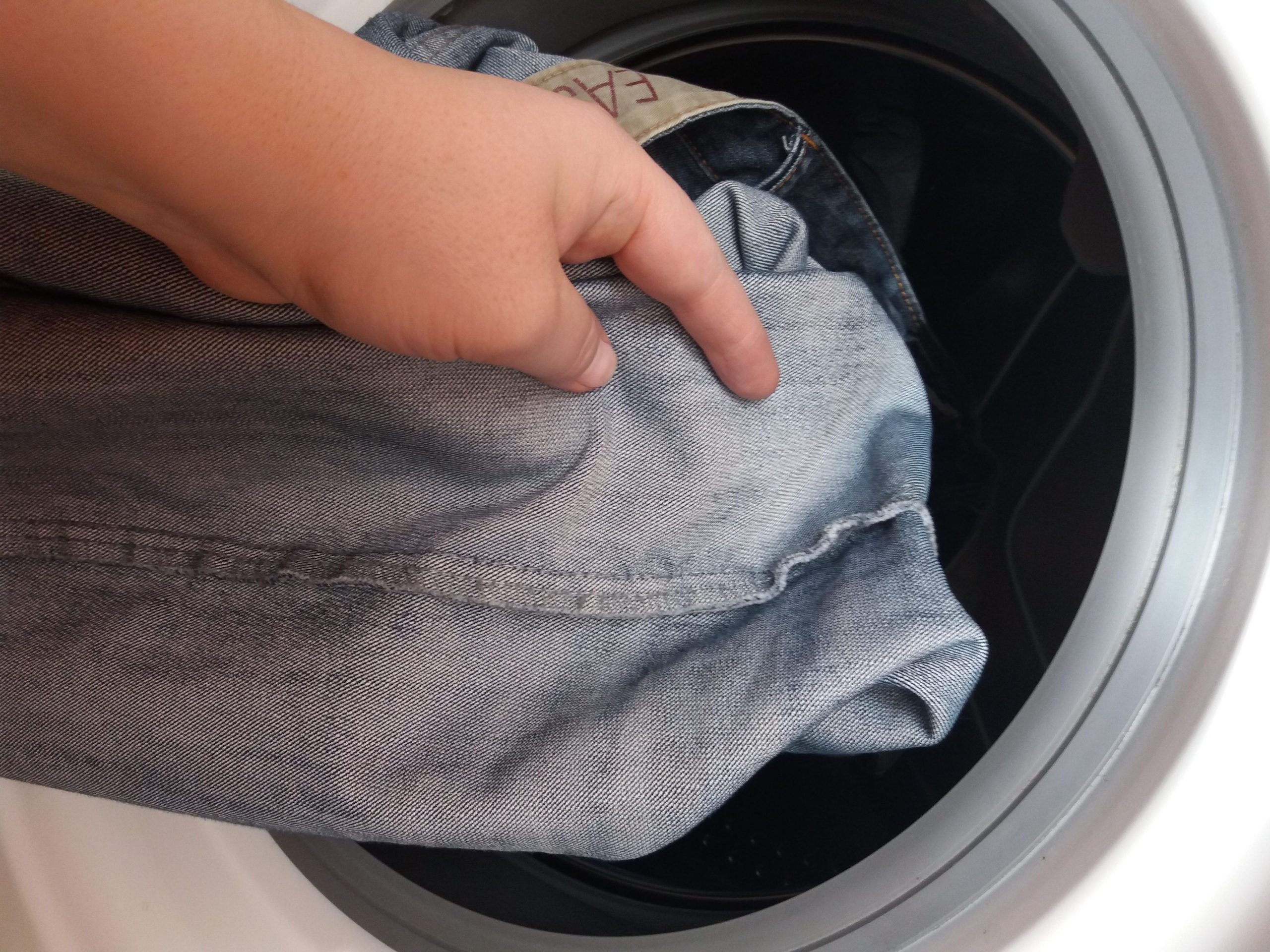 washing jeans in the car