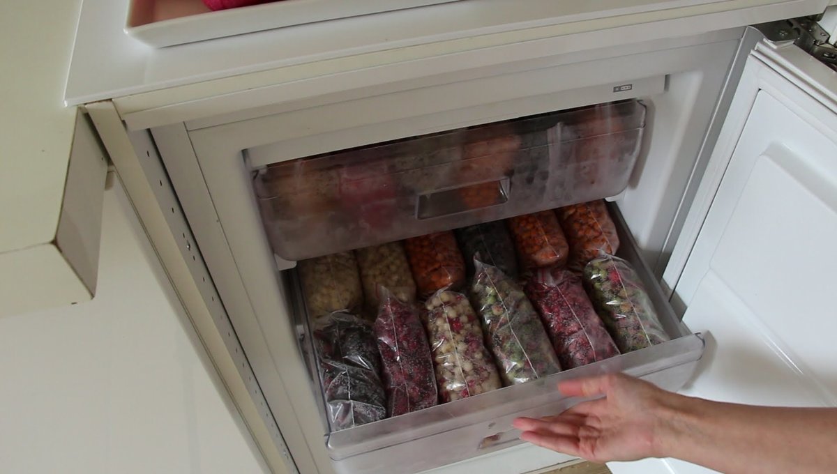 how to keep pine nuts in the freezer