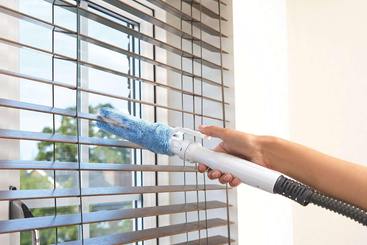 cleaning blinds with a vacuum cleaner