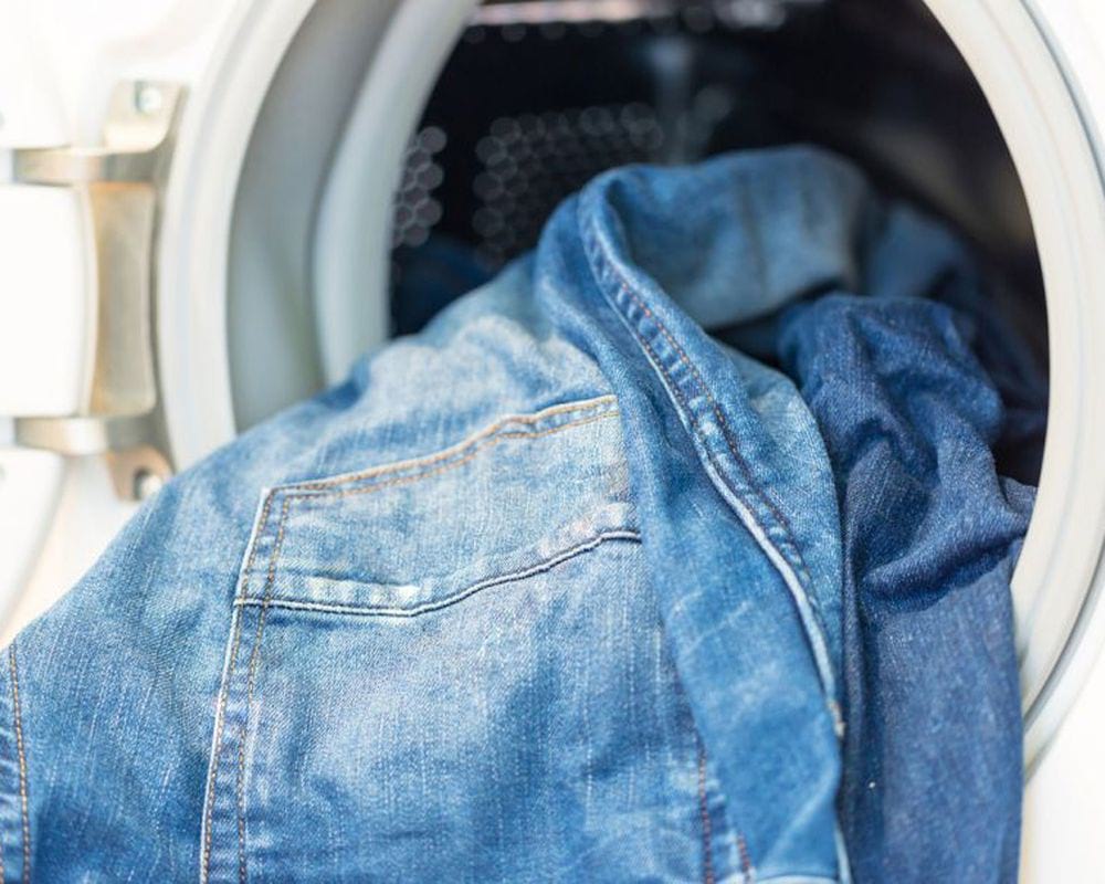 washing jeans in the car