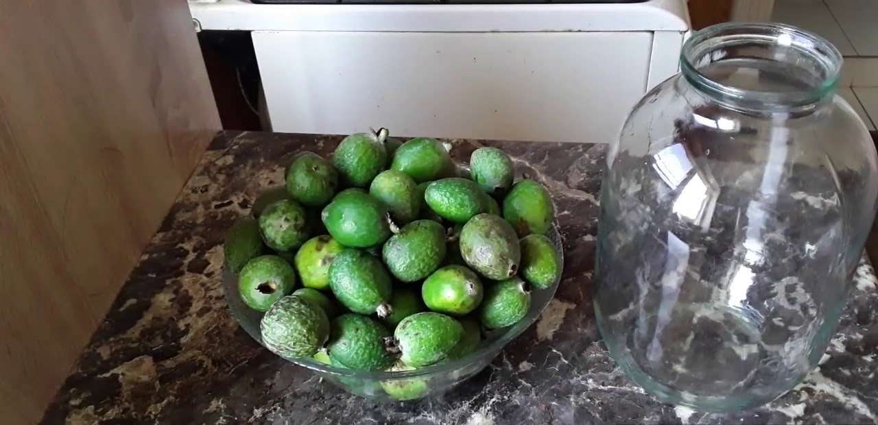 preparing feijoa for cooking compote