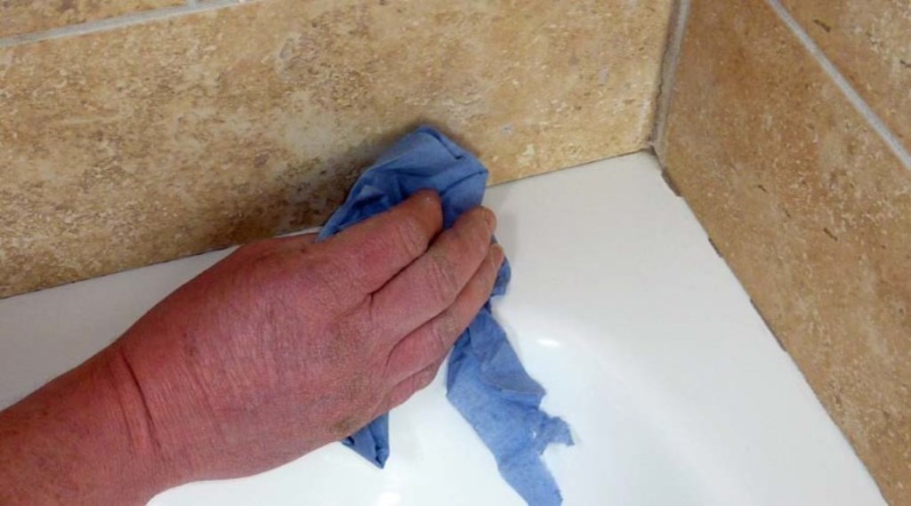 how to remove sealant from tiles