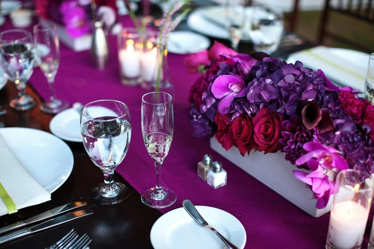 comment décorer la table avec des fleurs