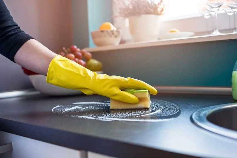 cleaning the kitchen from fat