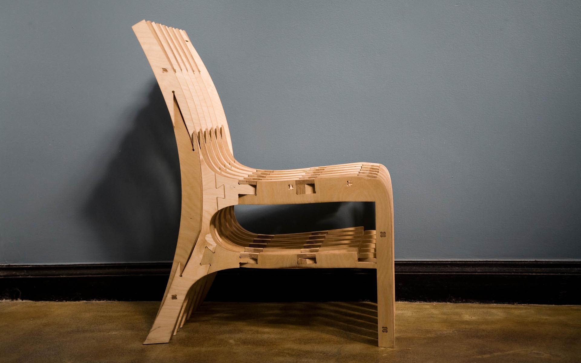 Chaise en contreplaqué de bricolage