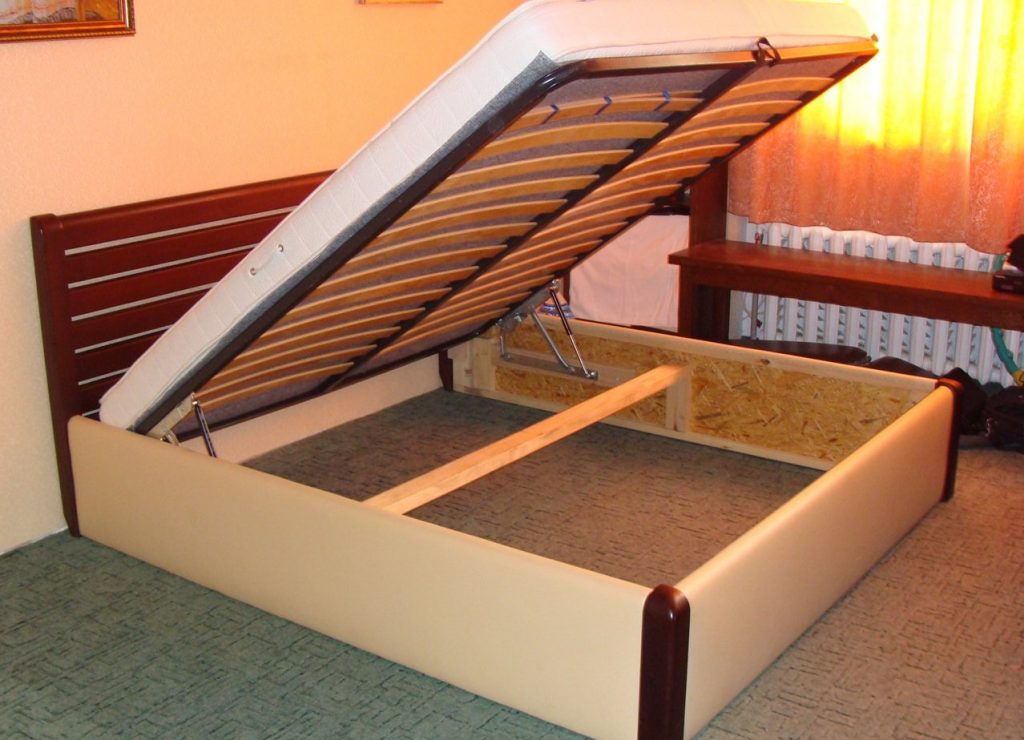 do-it-yourself bed with a lifting mechanism