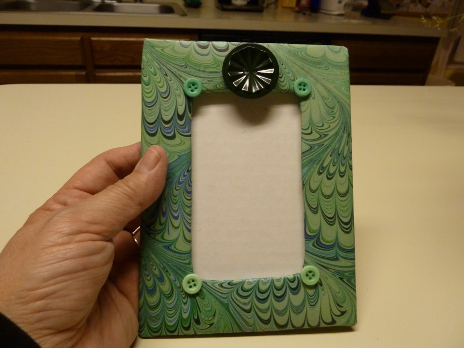 ready-made photo frame made of cardboard