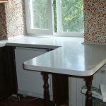 white table-top sill with legs