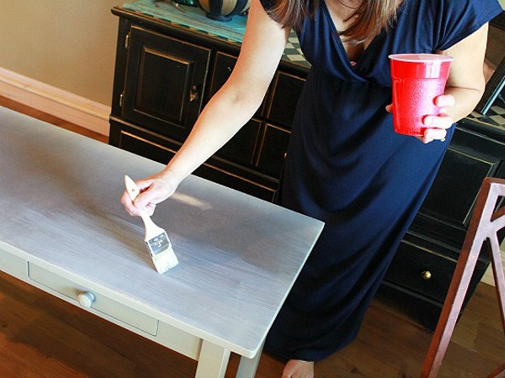 painting the table with your own hands