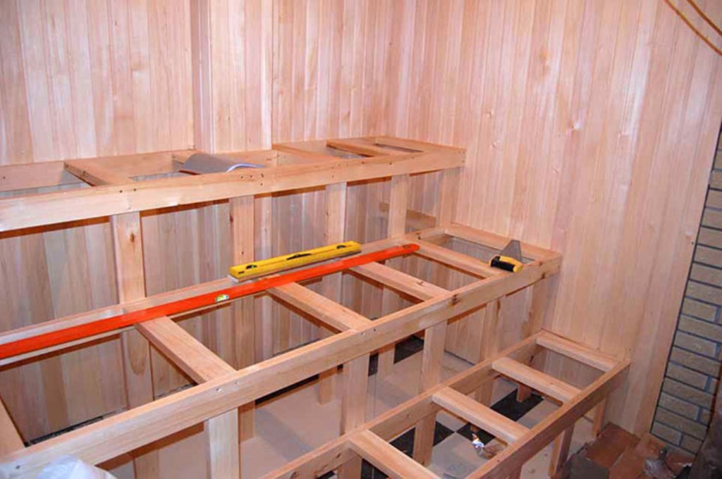 shelves and shelves in the bath with your own hands