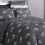 linge de lit foncé