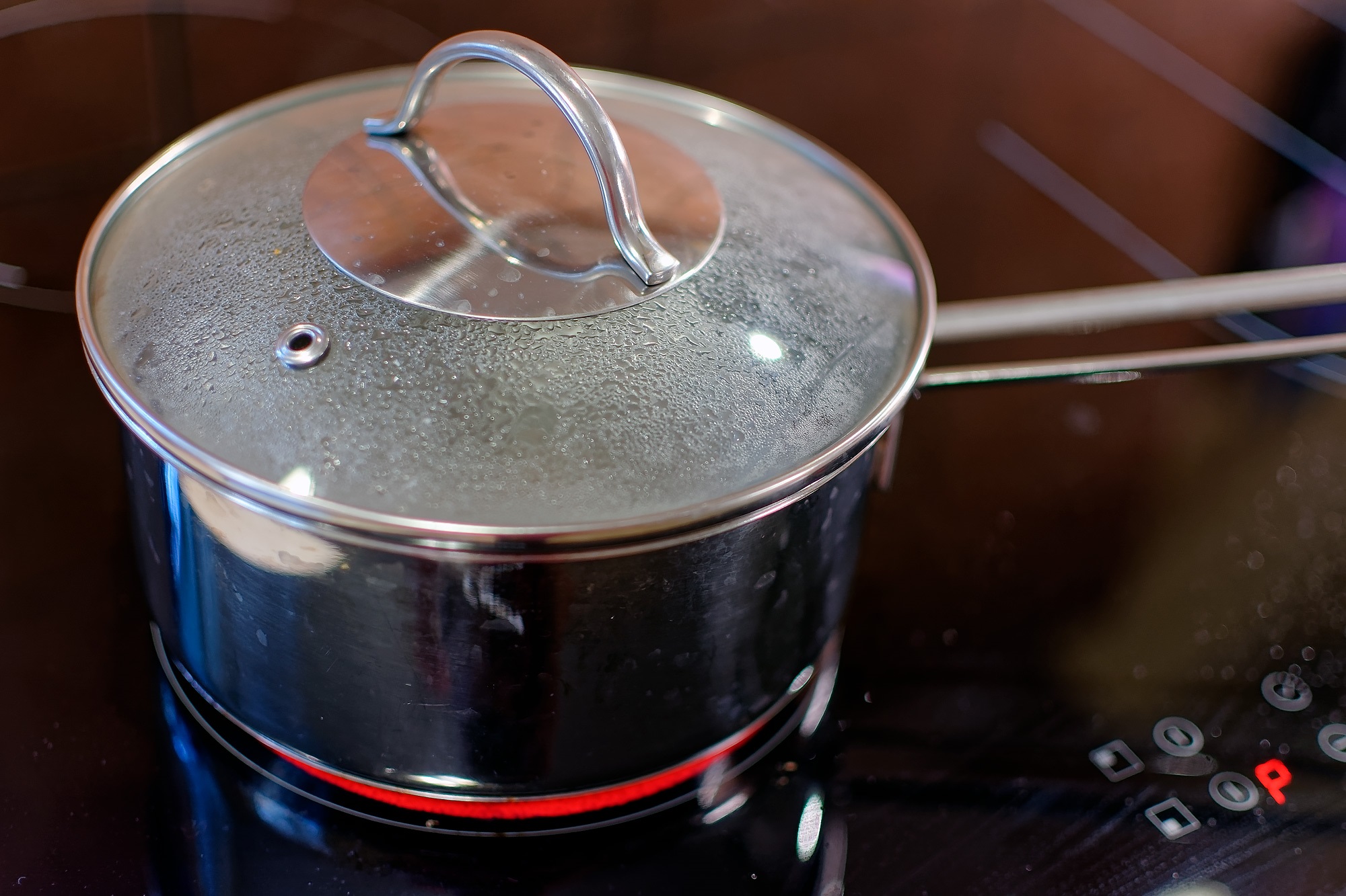 cookware with lid