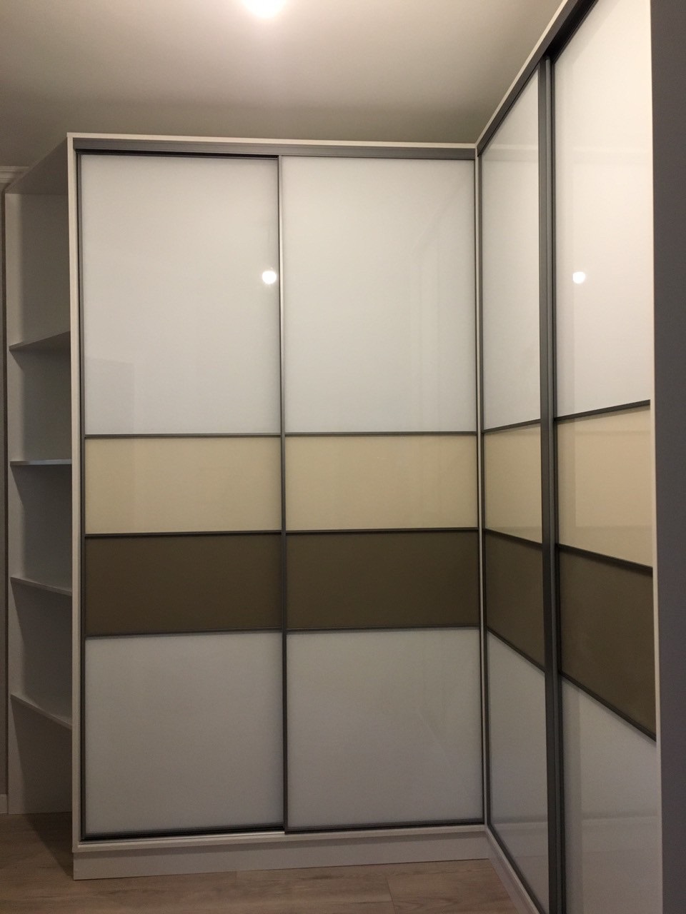 corner wardrobe