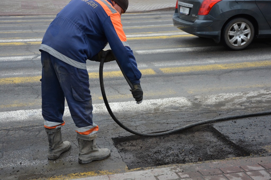 repair on the highway with bitumen