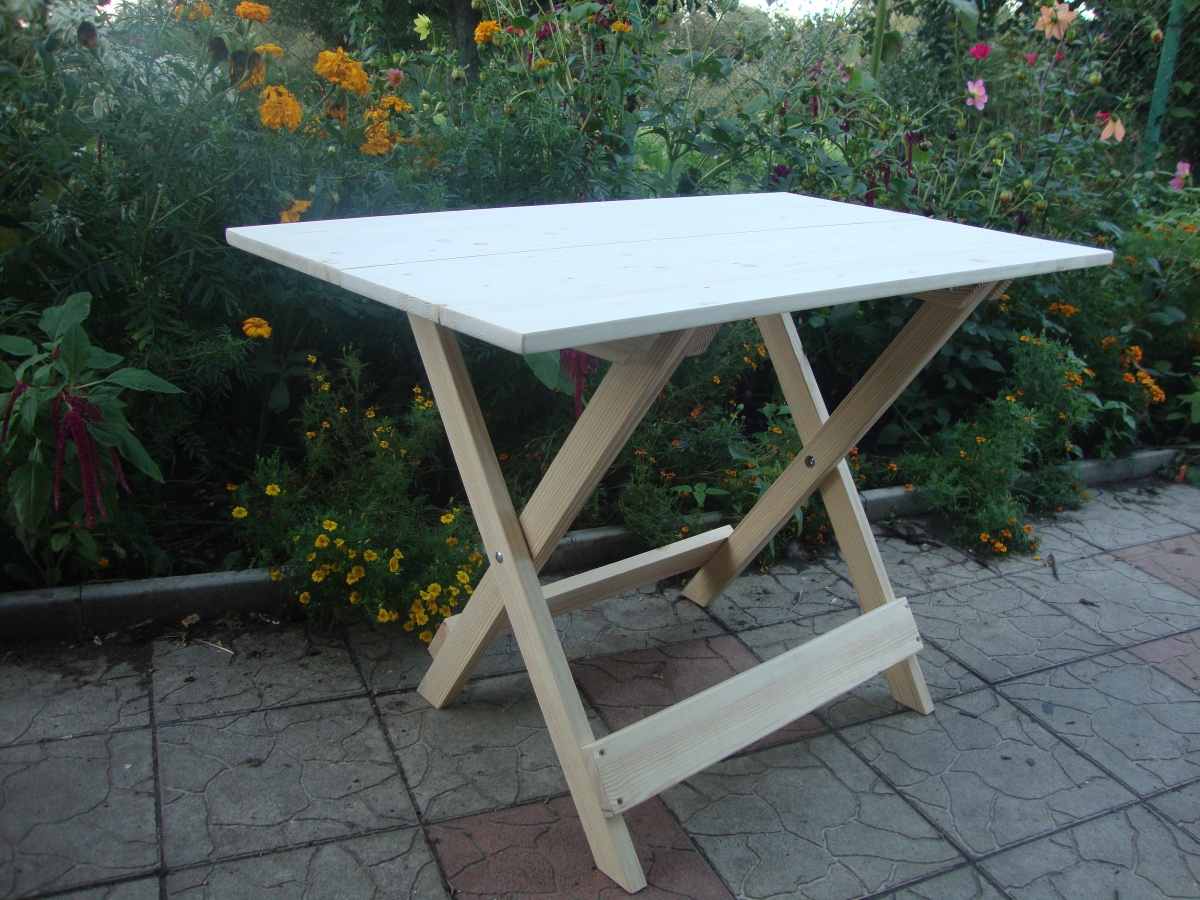 simple picnic table