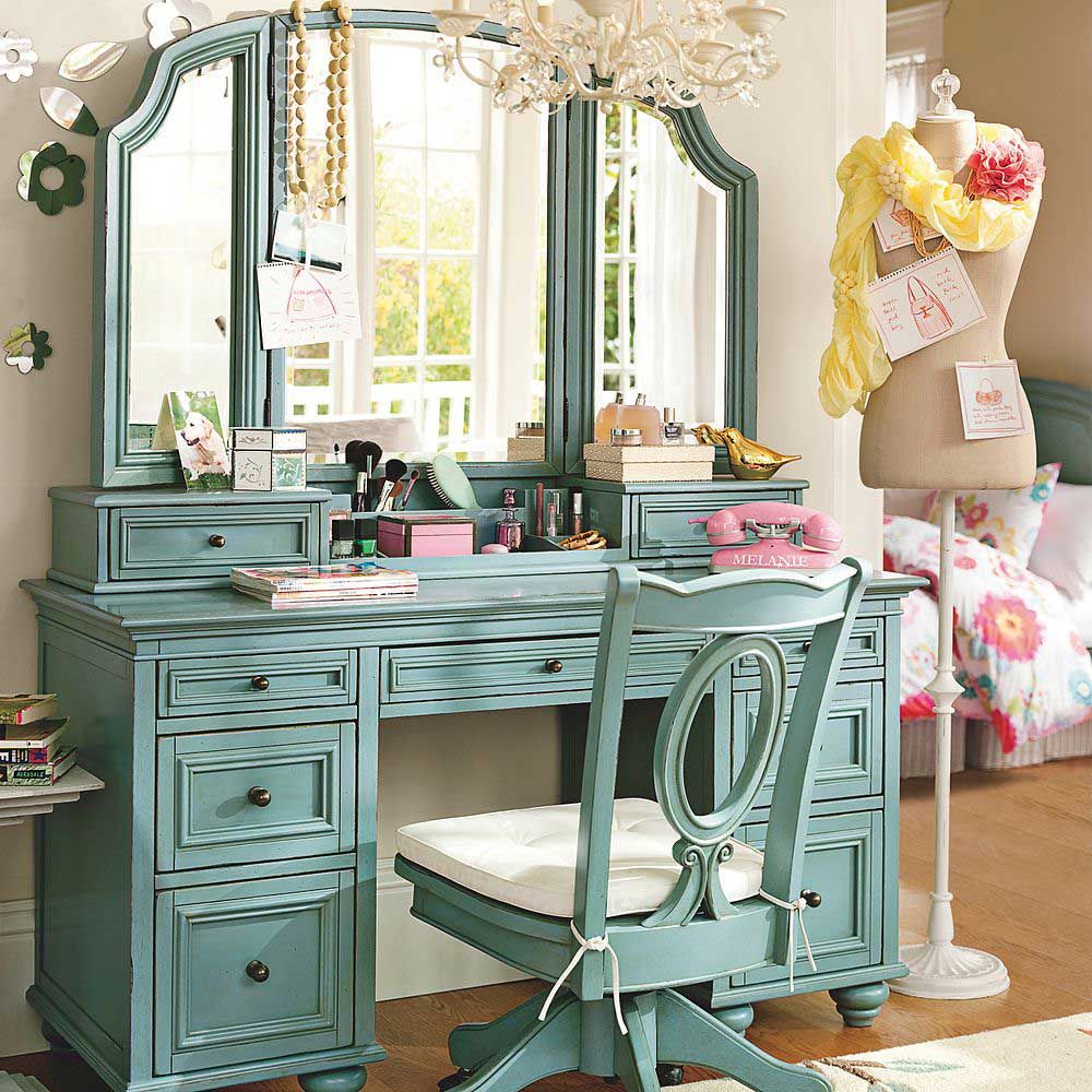 dressing table for a teenage girl