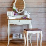 dressing table with mirror decoration