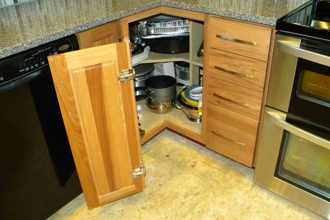 Corner kitchen cabinet