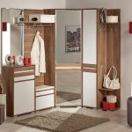 armoire d'angle dans le couloir en miroir