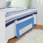 removable side for the child's bed