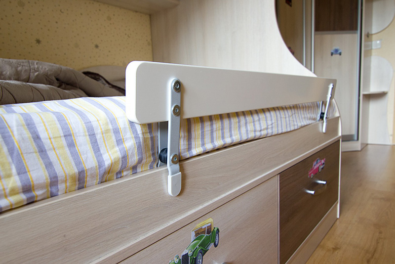 do-it-yourself wooden side for the bed