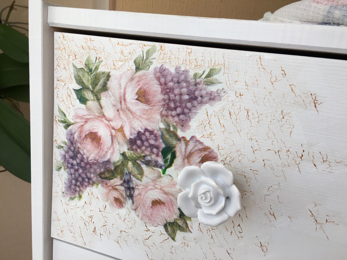 decoupage of Provence style furniture