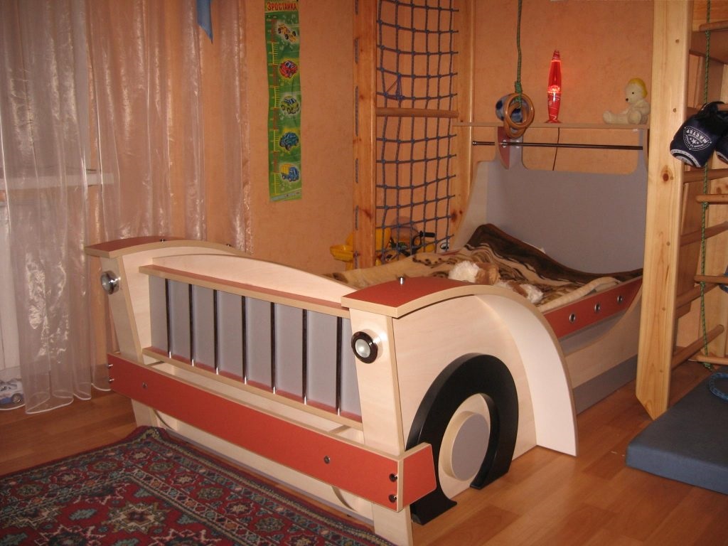 place for a baby car bed