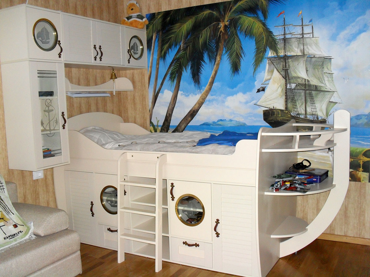 ship-shaped bed