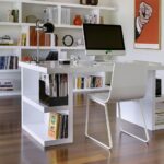 bureau d'ordinateur avec chaise