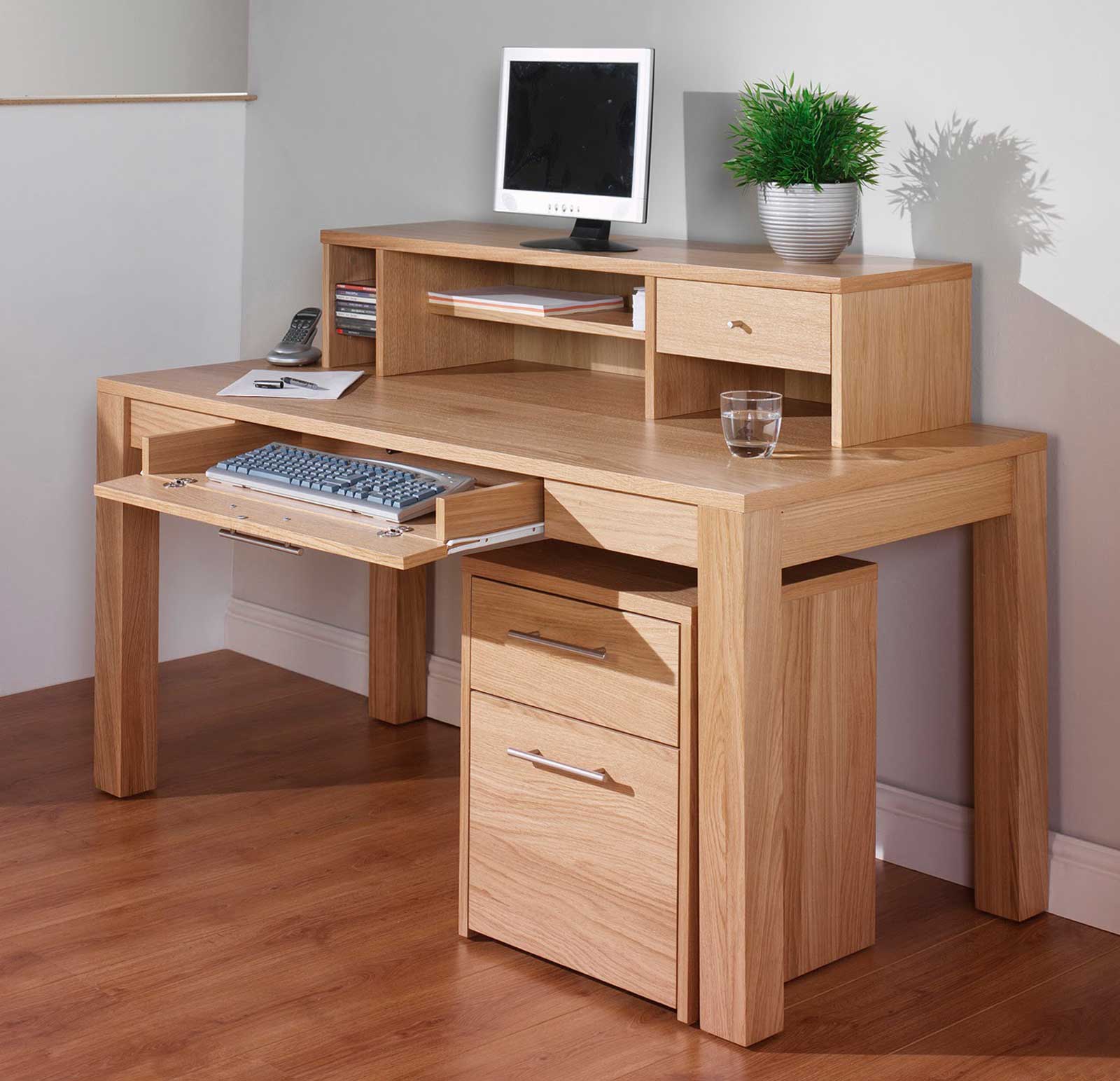 bureau d'ordinateur en bois naturel