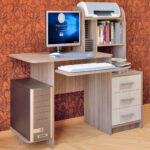 bureau d'ordinateur avec armoire