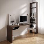 bureau d'ordinateur marron