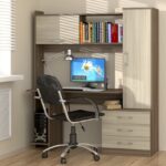 bureau d'ordinateur beige