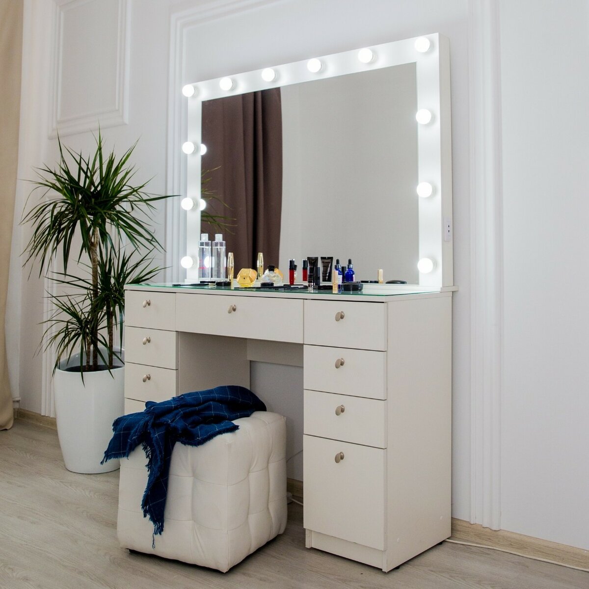 glass dressing table